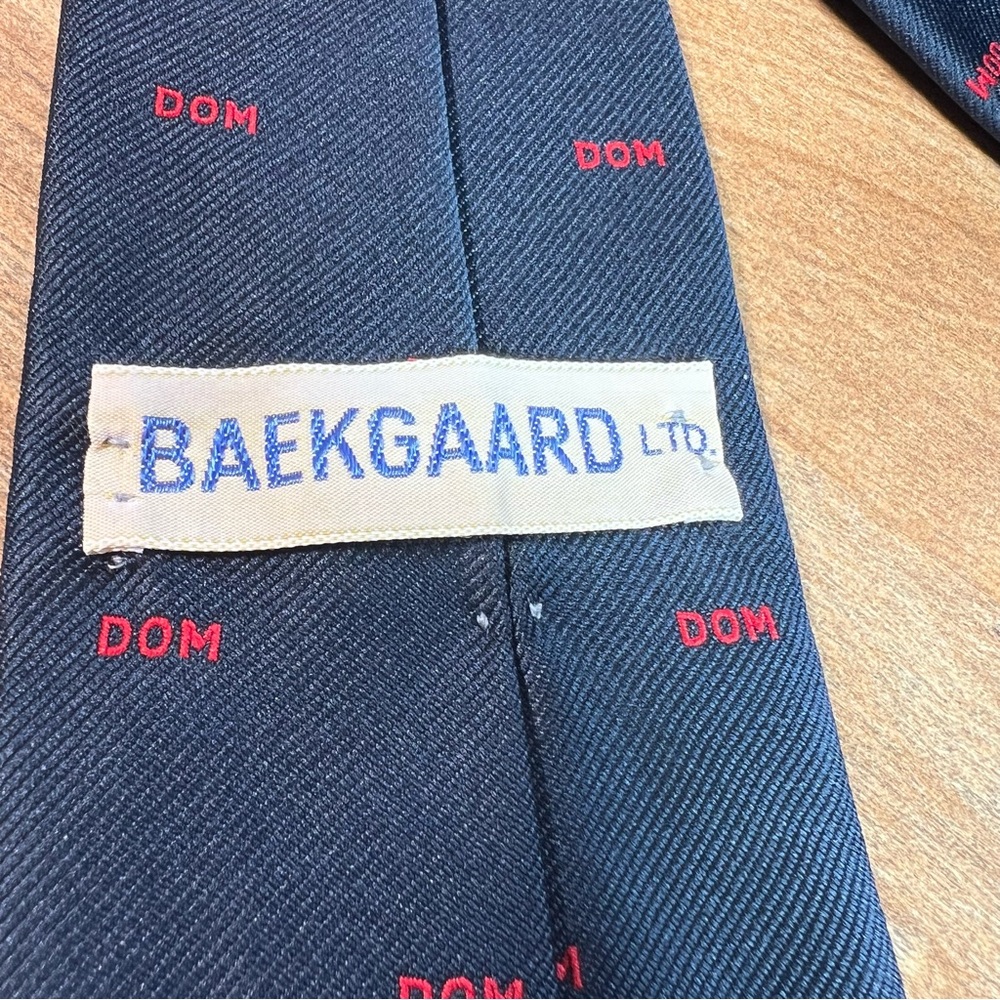 Baekgaard - PEEK-A-BOO Blonde Risqué Pin-up Model Navy Inconspicuous Tie - Picture 10 of 12